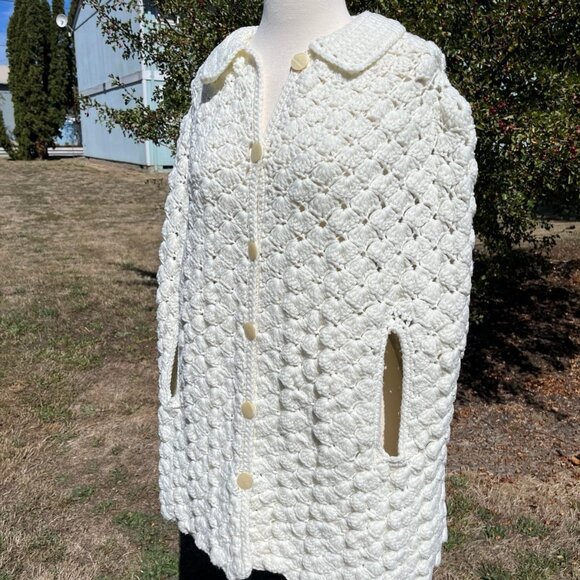 Vintage 70s White Crochet Handmade Pointelle Knit Cape Poncho Cottagecore Boho - Picture 3 of 6